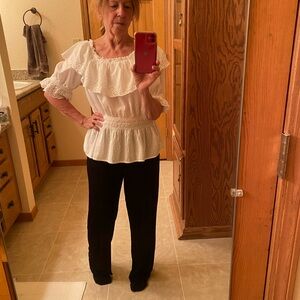 10/10$ bundle 10 (4-5$) items for 10$. Universal Threads White peasant Blouse